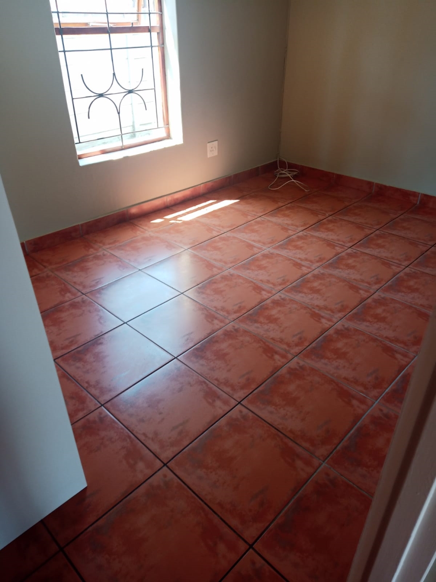 To Let 3 Bedroom Property for Rent in Oakglen Western Cape